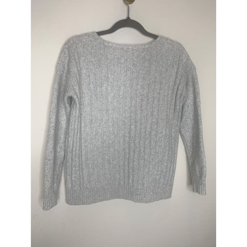 Gap Pale Gray V Neck Sweater Sz Small Cozy Wool Blend Minimalism Preppy - Picture 8 of 8